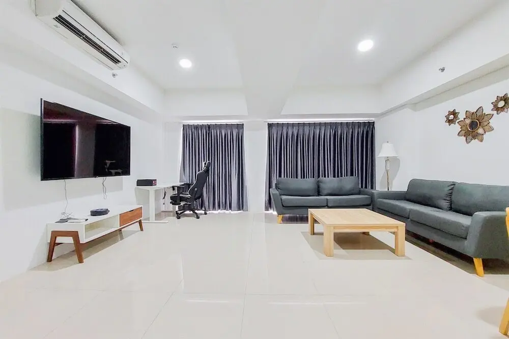 Южный Тангеранг: Spacious and Comfortable 2BR Tamansari Bintaro Mansion Apartment