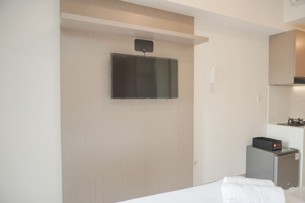 Южный Тангеранг: Modern Look Studio Tokyo Riverside Pik 2 Apartment
