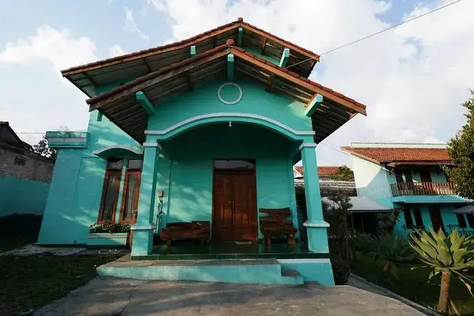 Паромпонг: OYO 93248 Villa Syariah Astuti Lestari