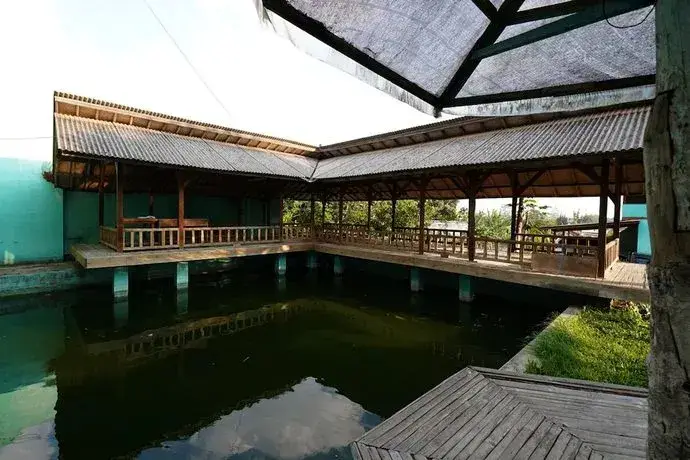 Паромпонг: OYO 93248 Villa Syariah Astuti Lestari