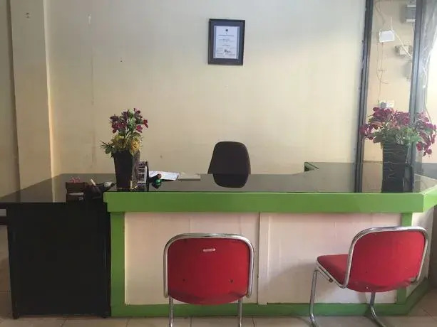 Паданг: OYO 93292 Raudhatul Husna Homestay Syariah