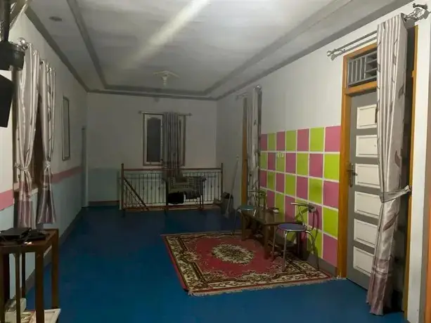 Паданг: OYO 93308 Lima Saudara Syariah