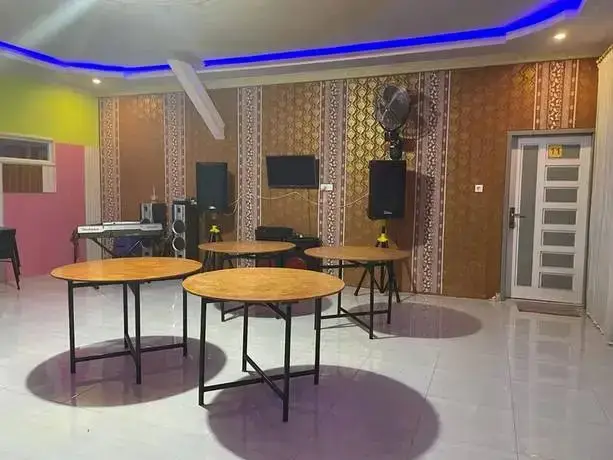 Паданг: OYO 93308 Lima Saudara Syariah