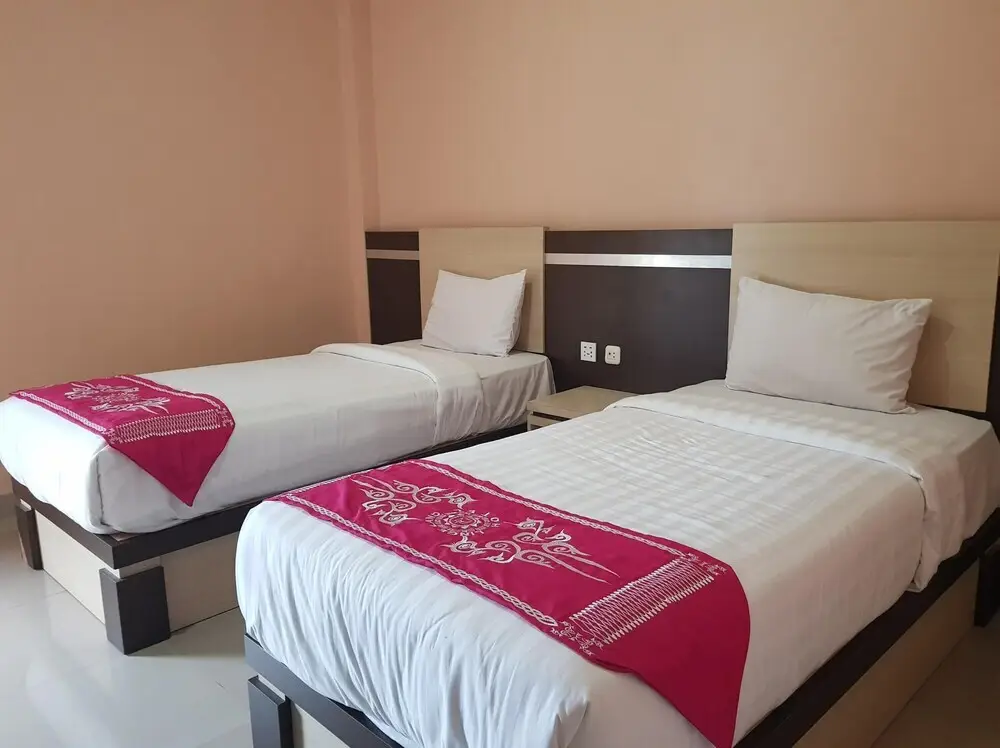 Такенгон: Capital O 93263 Linge Land Hotel