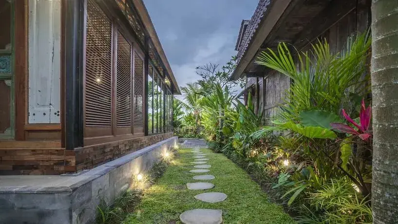 Убуд: Picturesque Private Joglo Villa Near Monkey Forest
