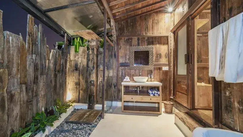 Убуд: Picturesque Private Joglo Villa Near Monkey Forest