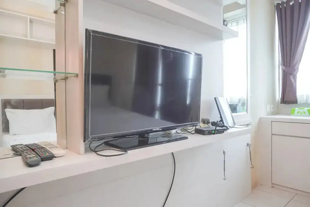 Джакарта: Good Deal And Cozy Stay Studio Room Tifolia Apartment