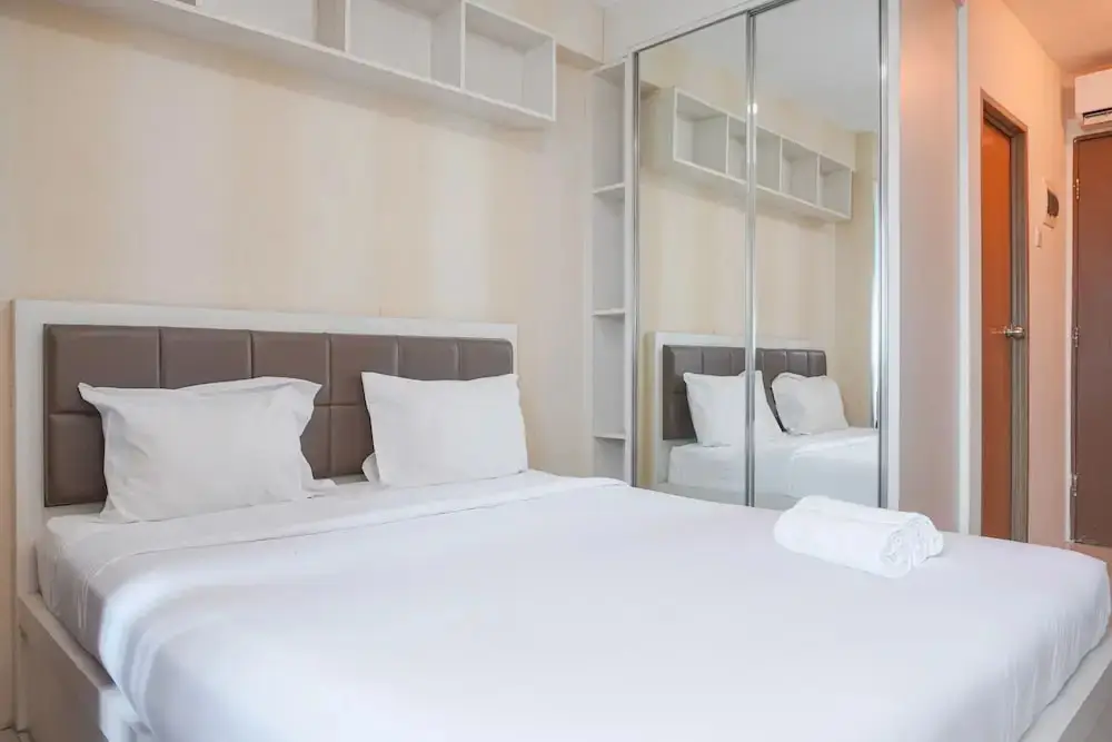 Джакарта: Good Deal And Cozy Stay Studio Room Tifolia Apartment