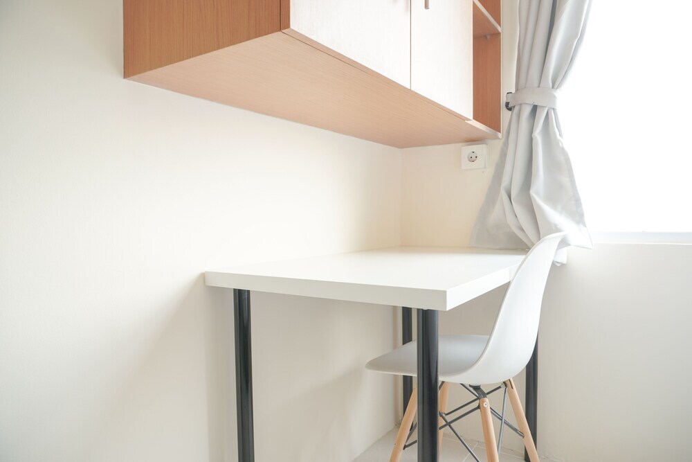 Джакарта: Comfortable And Homey 2Br Belmont Residence Puri Apartment