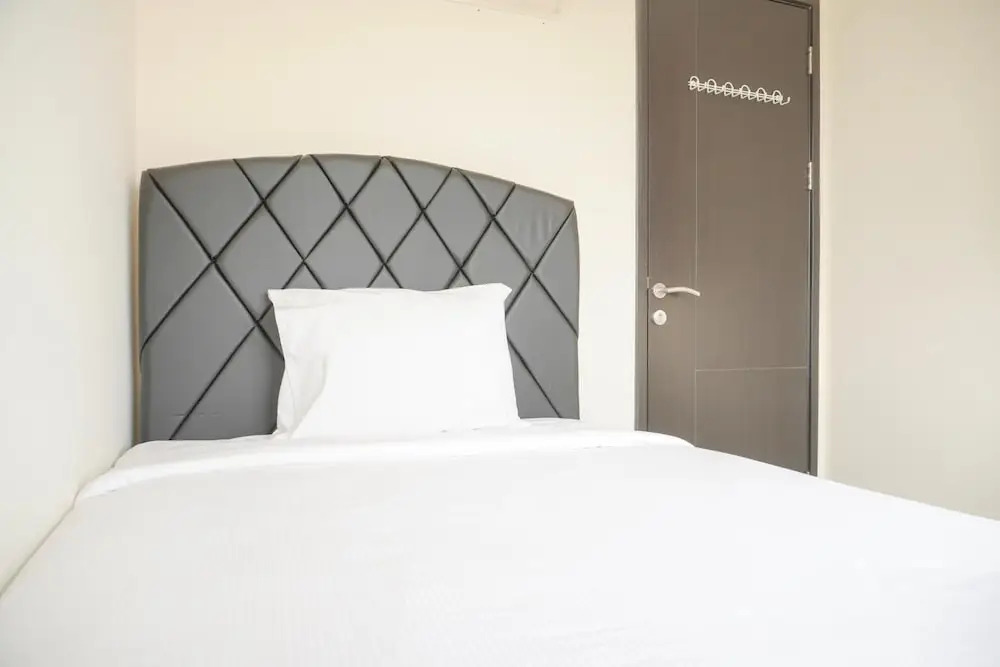 Джакарта: Comfortable And Homey 2Br Belmont Residence Puri Apartment