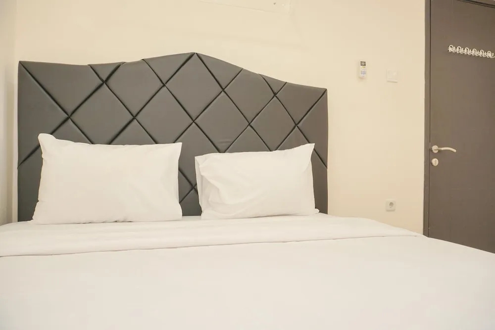 Джакарта: Comfortable And Homey 2Br Belmont Residence Puri Apartment