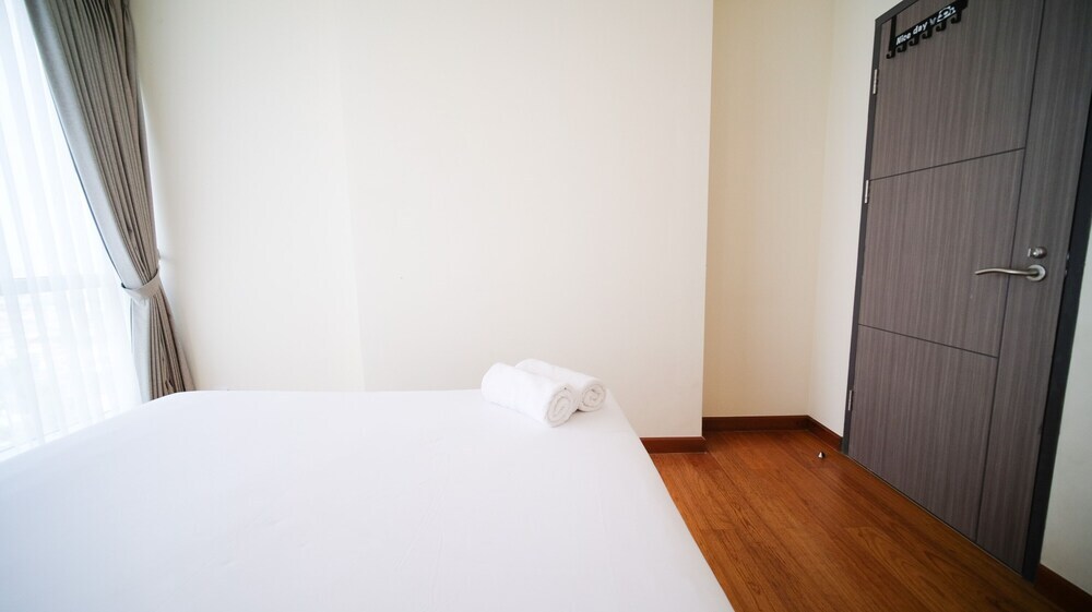 Сурабая: Best Location And Strategic 2Br At Praxis Apartment