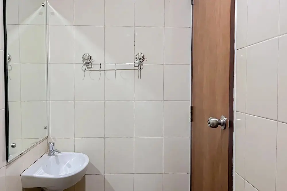 Макассар: Cozy Living And Homey Studio Vida View Makassar Apartment