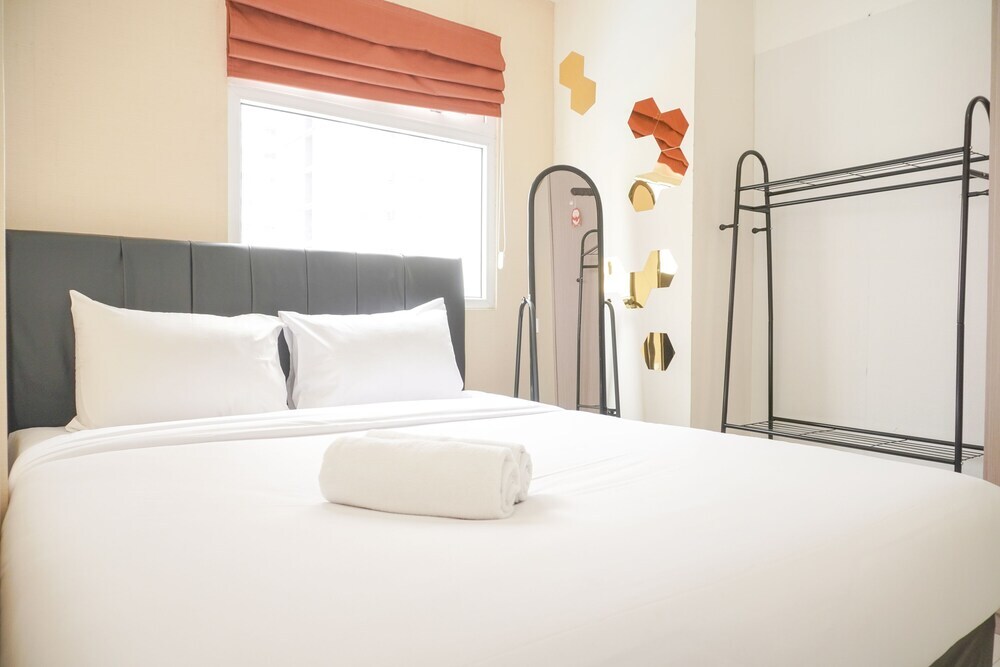 Джакарта: Modern And Classic 2Br At Green Pramuka City Apartment
