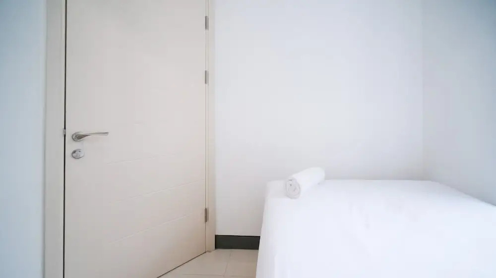 Сурабая: Compact And Homey 2Br At Benson Supermall Mansion Apartment