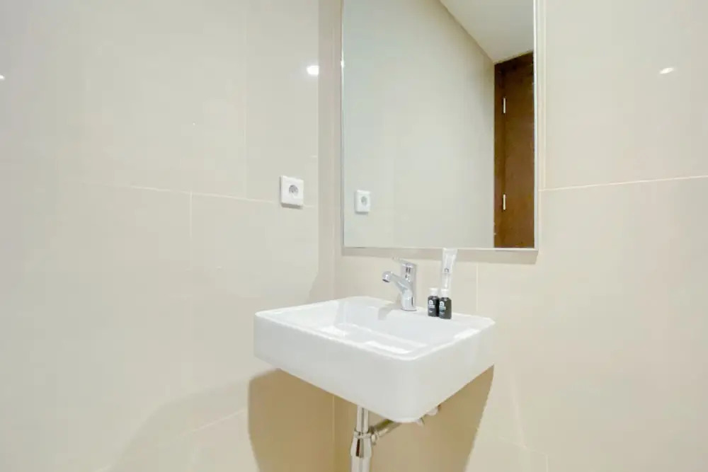 Джакарта: Simply Look Studio Room Vasaka Solterra Apartment
