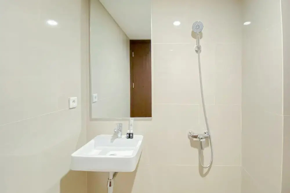 Джакарта: Simply Look Studio Room Vasaka Solterra Apartment