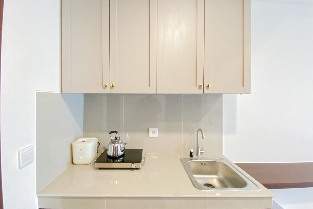 Джакарта: Simply Look Studio Room Vasaka Solterra Apartment