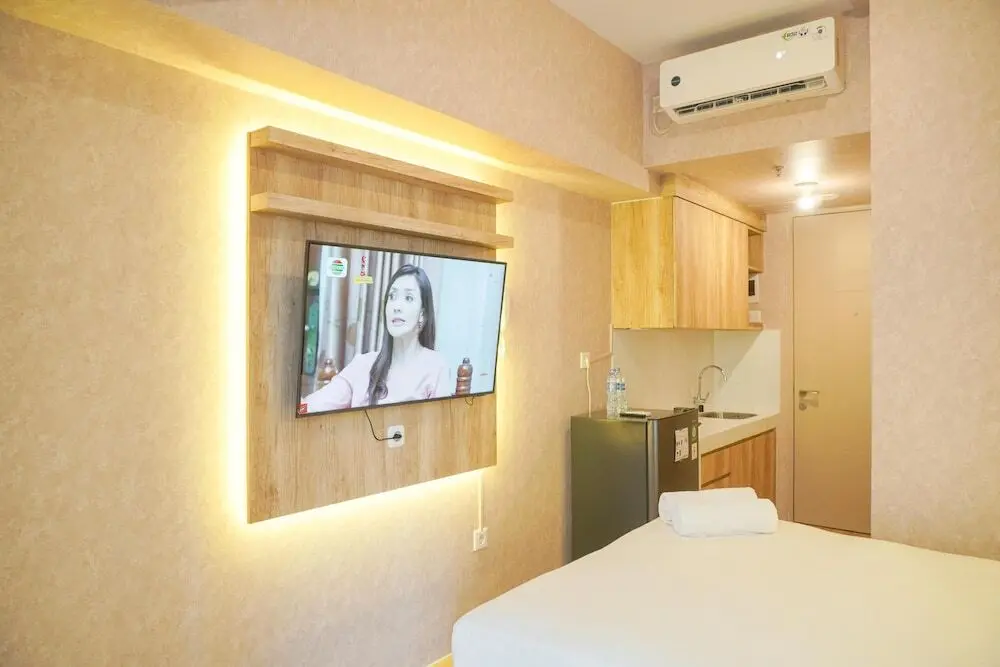 Южный Тангеранг: Homey And Well Furnished Studio Tokyo Riverside Pik 2 Apartment