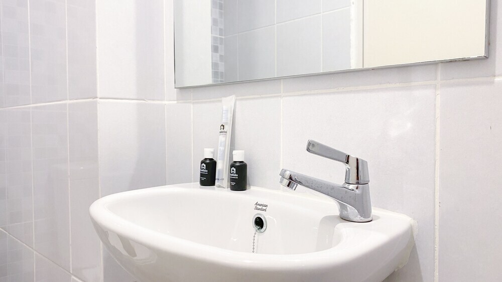 Южный Тангеранг: Homey And Well Furnished Studio Tokyo Riverside Pik 2 Apartment