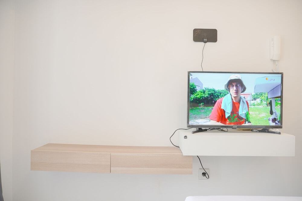 Южный Тангеранг: Modern And Homey Studio Tokyo Riverside Pik 2 Apartment