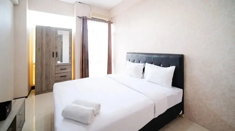Сурабая: Best Location And Homey Studio At Bale Hinggil Apartment