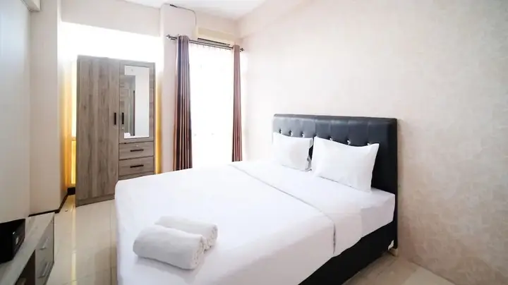 Сурабая: Best Location And Homey Studio At Bale Hinggil Apartment