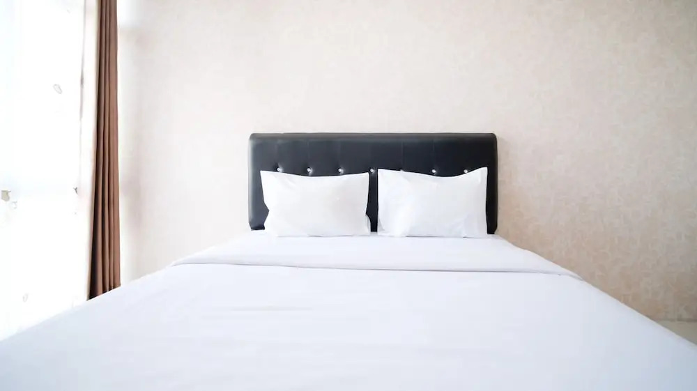 Сурабая: Best Location And Homey Studio At Bale Hinggil Apartment