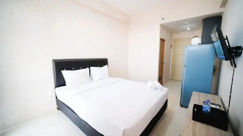 Сурабая: Best Location And Homey Studio At Bale Hinggil Apartment