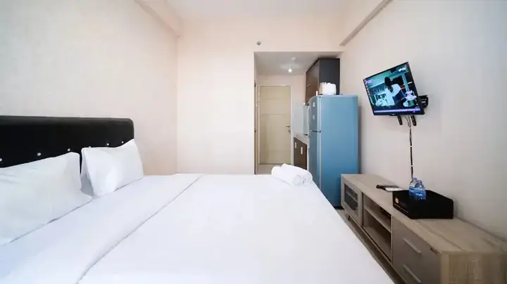 Сурабая: Best Location And Homey Studio At Bale Hinggil Apartment