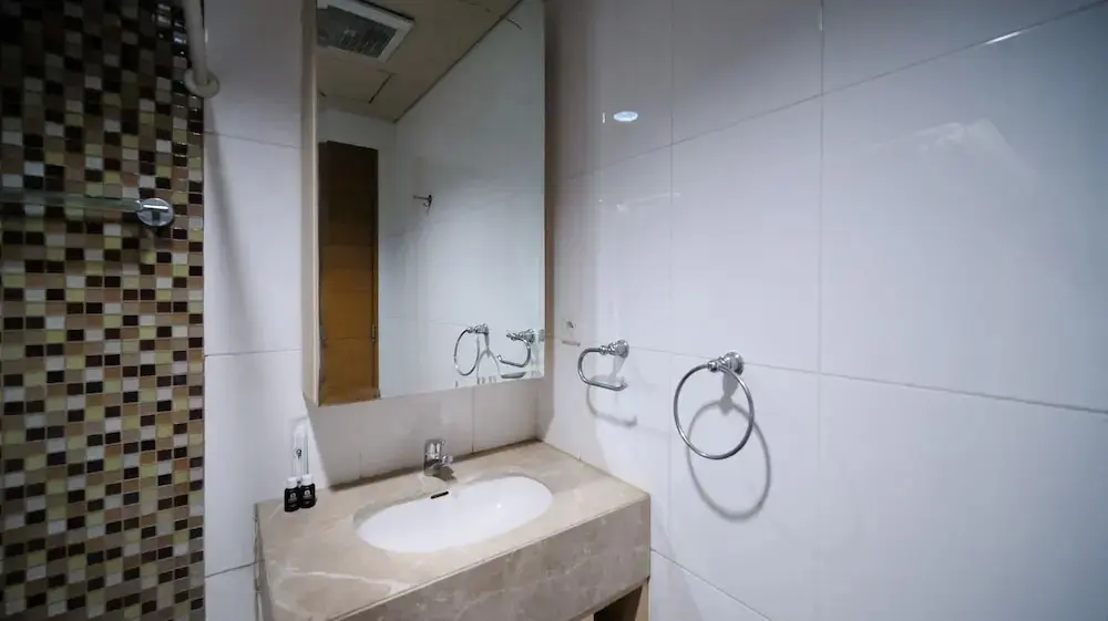 Сурабая: Spacious And Comfy 2Br Apartment At Aryaduta Residence Surabaya