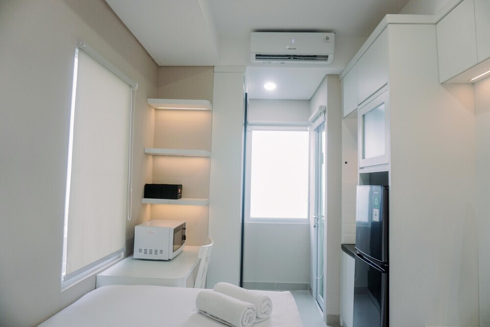 Legok: Cozy Stay Studio (No Kitchen) Apartment At B Residence