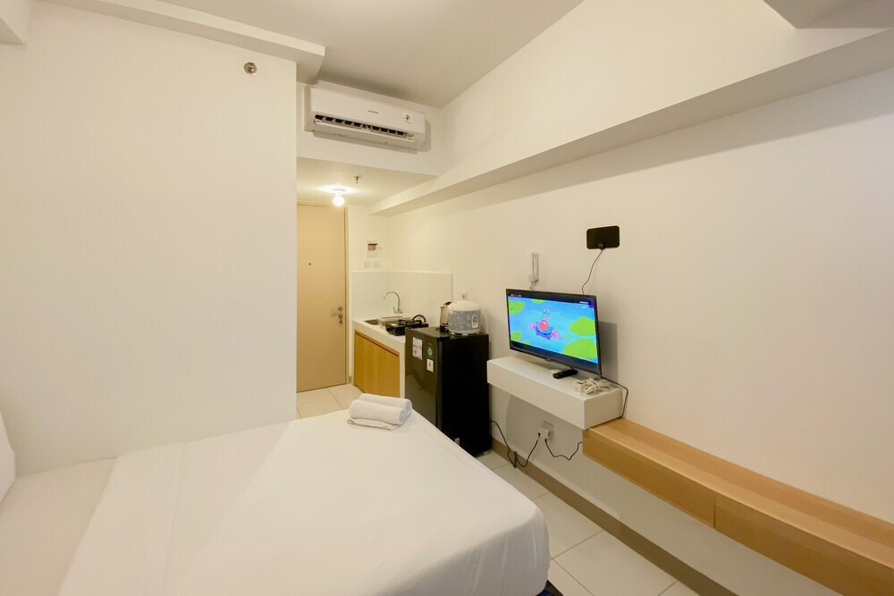 Южный Тангеранг: Modern Furnished And Homey Studio Tokyo Riverside Pik 2 Apartment