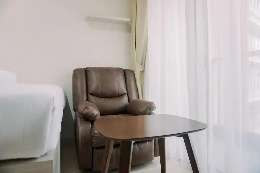 Джакарта: Homey And Warm Studio At 28Th Floor Gold Coast Apartment
