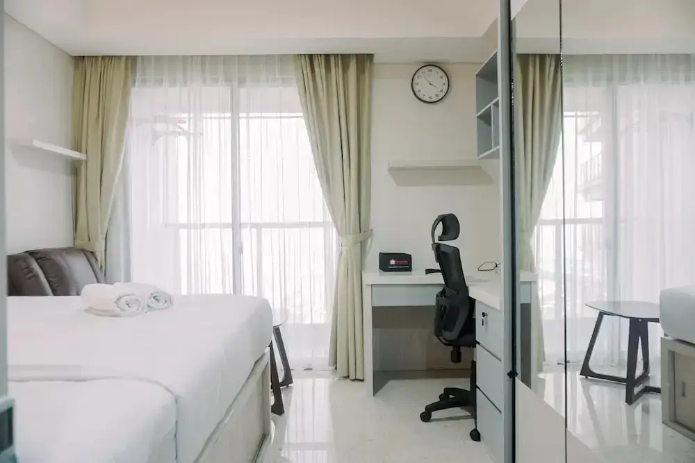 Джакарта: Homey And Warm Studio At 28Th Floor Gold Coast Apartment