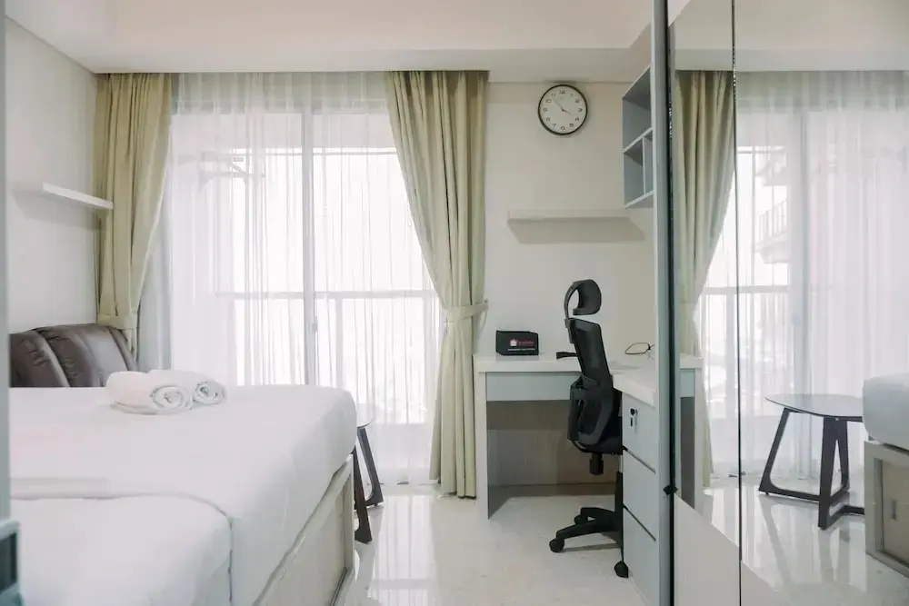 Джакарта: Homey And Warm Studio At 28Th Floor Gold Coast Apartment
