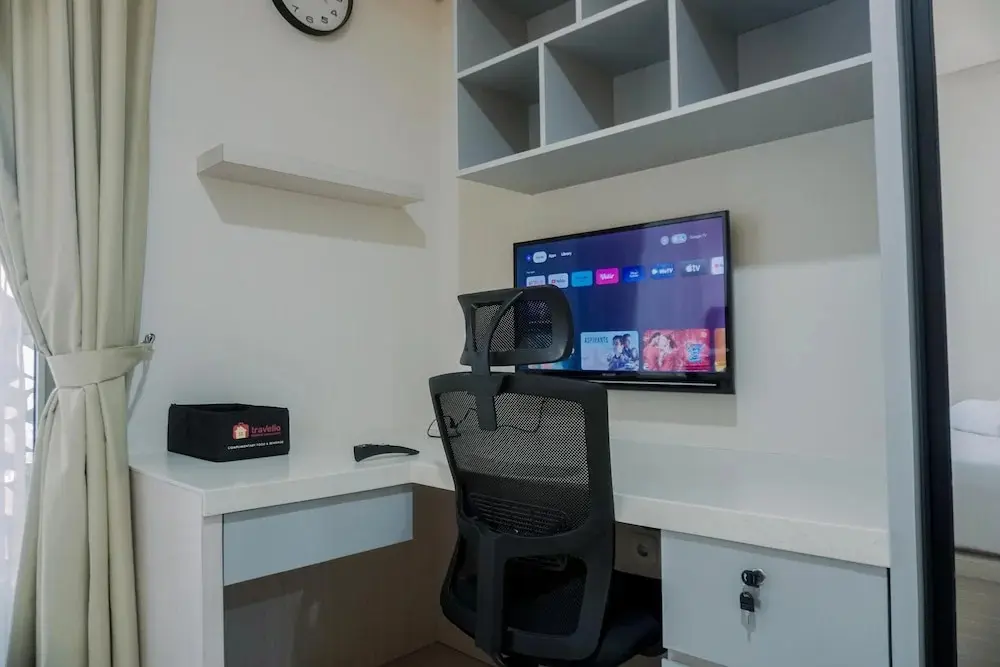Джакарта: Homey And Warm Studio At 28Th Floor Gold Coast Apartment