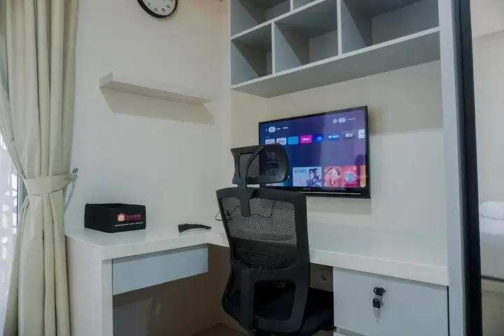 Джакарта: Homey And Warm Studio At 28Th Floor Gold Coast Apartment