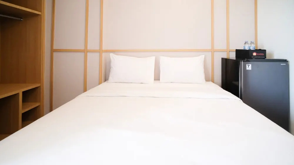 Сидоарджо: Simple And Tidy Studio Apartment At Suncity Residence