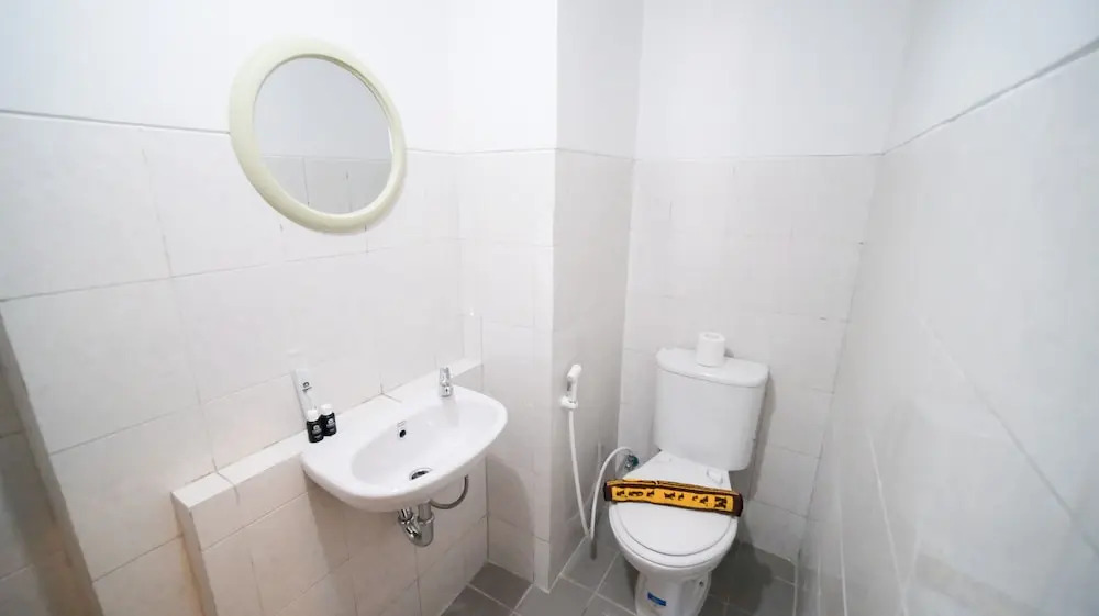Сидоарджо: Simple And Tidy Studio Apartment At Suncity Residence