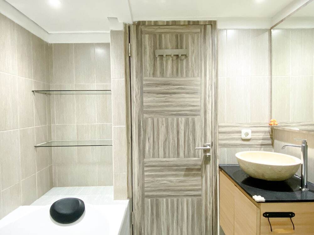 Караванг: Best Deal And Homey 1Br Apartment Grand Sentraland Karawang