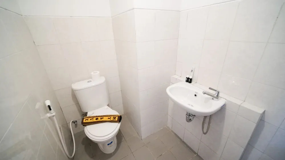 Сидоарджо: Homey And Comfy 2Br Apartment At Suncity Residence