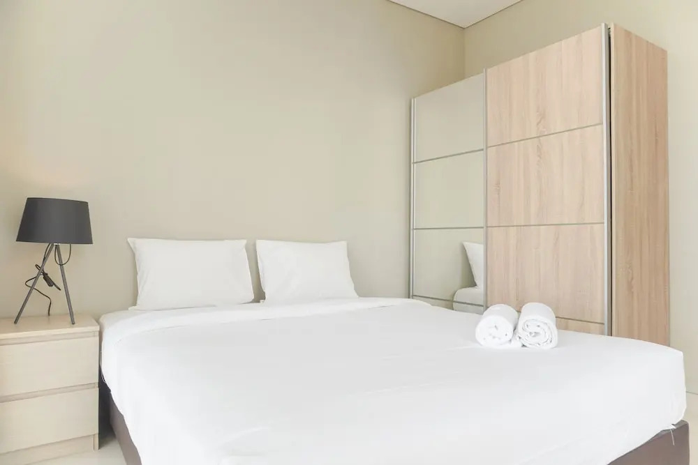 Джакарта: Homey And Warm 1Br At Ciputra International Apartment