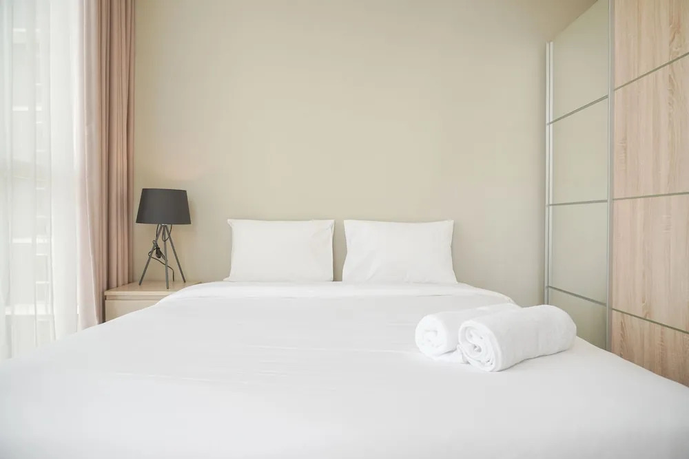 Джакарта: Homey And Warm 1Br At Ciputra International Apartment