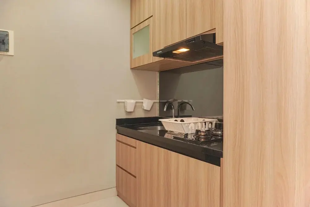 Джакарта: Homey And Warm 1Br At Ciputra International Apartment