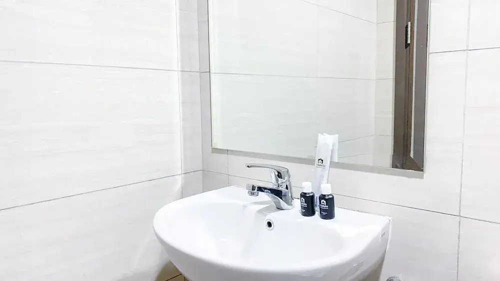 Джакарта: Homey And Warm 1Br At Ciputra International Apartment