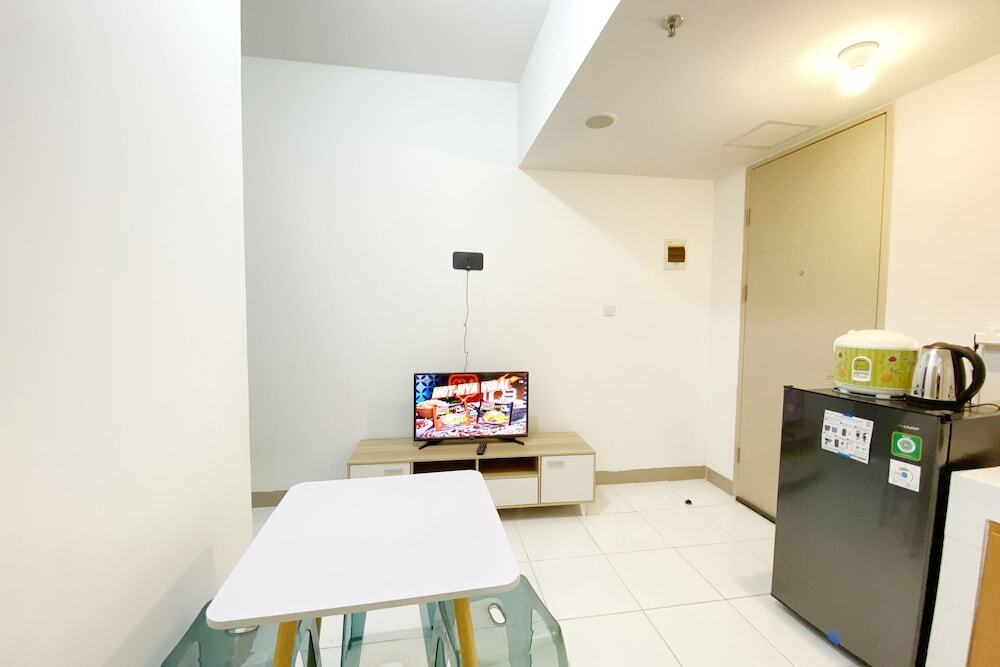Южный Тангеранг: Comfortable 2Br At Tokyo Riverside Pik 2 Apartment