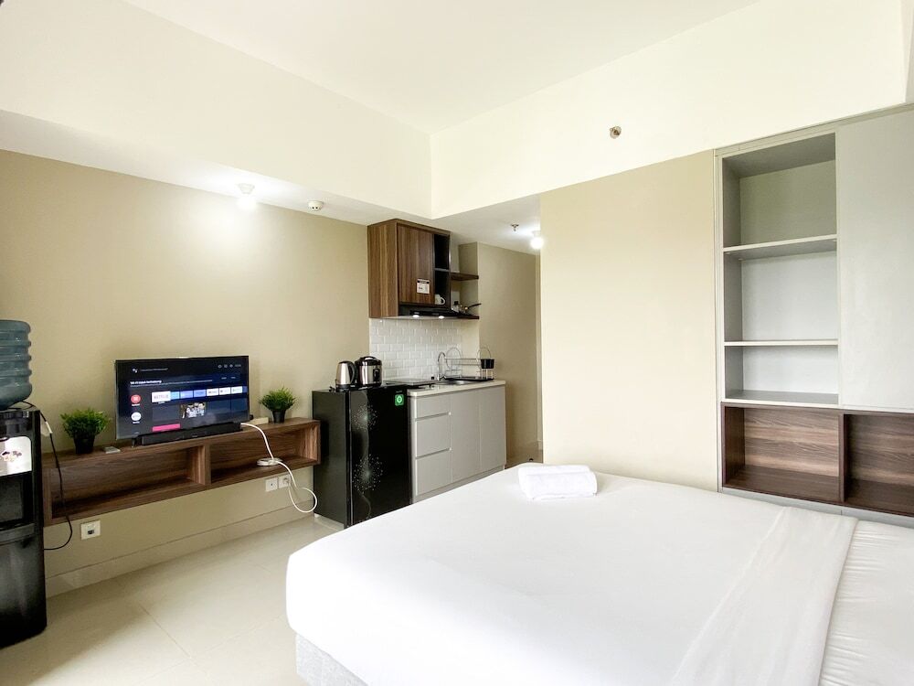 Бекаси: Modern Studio At Gateway Park Lrt City Bekasi Apartment