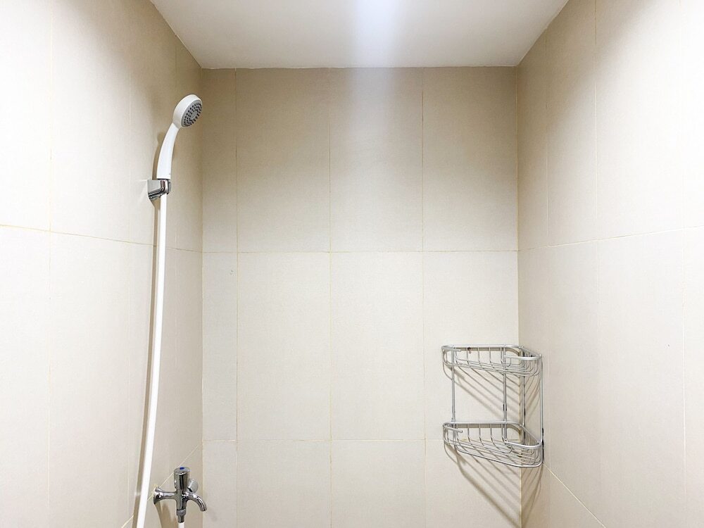 Бекаси: Modern Studio At Gateway Park Lrt City Bekasi Apartment