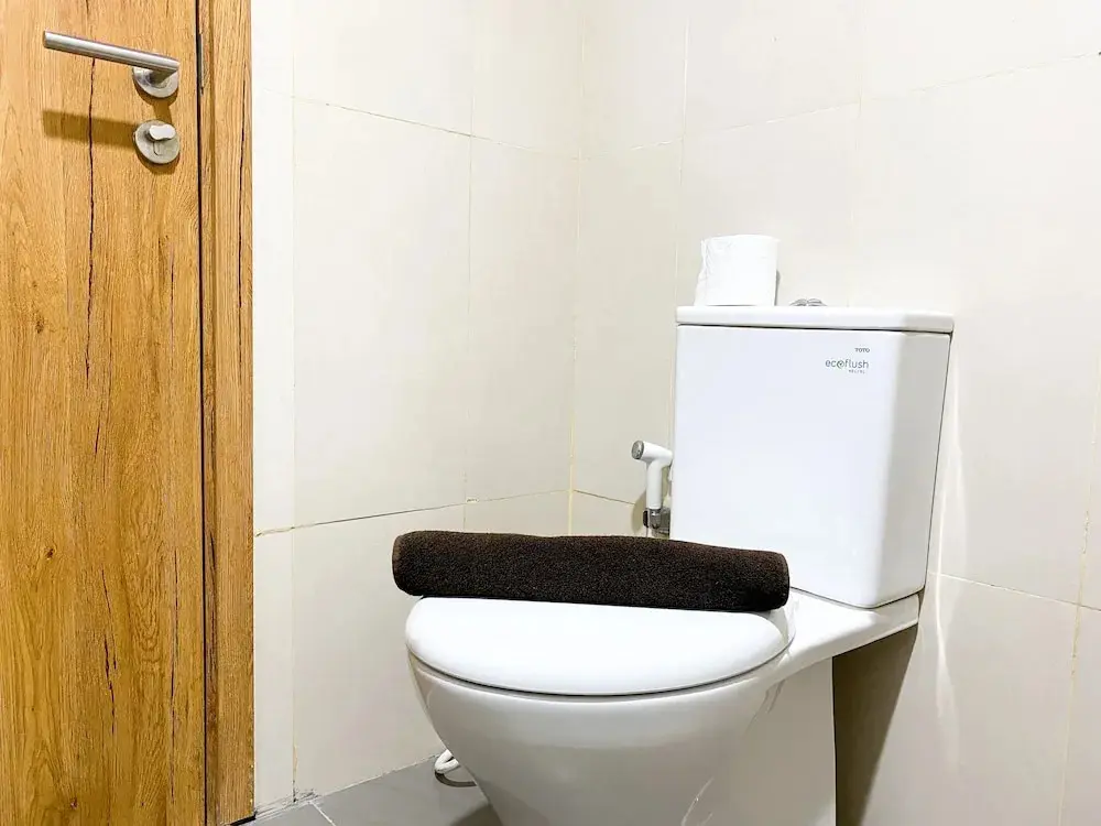 Бекаси: Modern Studio At Gateway Park Lrt City Bekasi Apartment
